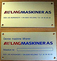 Maskinskilte på stålplader